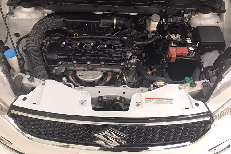 Động cơ trên xe vẫn là loại máy xăng 1.5L, 4 xi-lanh, công suất tối đa 104 mã lực và mô-men xoắn cực đại đạt 138 Nm với hệ dẫn động một cầu 2WD. Trang bị hộp số gồm loại số sàn 5 cấp (GL) hoăc tự động 4 cấp (GLX). Trang bị an toàn cơ bản trên xe sẽ có phanh chống bó cứng ABS, phân bổ lực phanh điện tử EBD, dây đai an toàn đa điểm, khóa an toàn trẻ em, cảm biến lùi, hệ thống chống trộm và 2 túi khí.