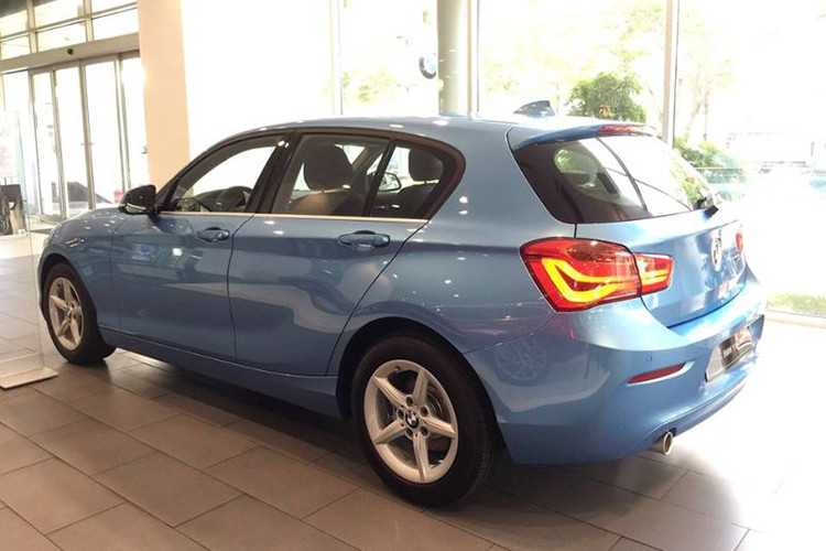 So với phiên bản trước, BMW 118i mới không có nhiều thay đổi trong thiết kế. Tại thị trường Việt Nam thì BMW 118i được phân phối kiểu 5 cửa, ngoài ra thì còn có dạng 3 cửa ở một số thị trường nước ngoài. 