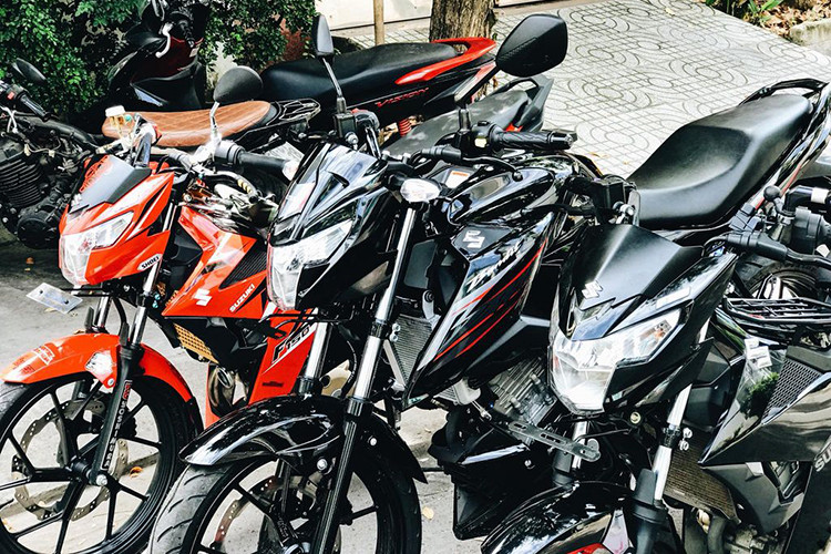 Ra mắt thị trường Indonesia vào hồi tháng 8/2018, mẫu xe Suzuki GSX150 Bandit đã thu hút khá nhiều sự chú ý với thiết kế xe côn tay thể thao và giá hấp dẫn. Từng được các đại lý tư nhân Việt Nam nhập khẩu về vào năm ngoái, tuy nhiên phải tới đầu năm 2019 này mẫu xe côn tay cỡ nhỏ mới được bán ra chính hãng.
