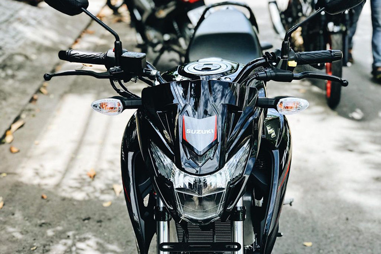 Khung của mẫu xe côn tay Suzuki GSX150 Bandit mới này thừa hưởng từ người anh em GSX-S150, tuy nhiên phần khung phụ phía sau được thay đổi để phù hợp với thiết kế yên liền một mảnh. Được biết chiều cao yên của xe rất hợp lý với tầm vóc người châu Á, ở mức 785mm.
