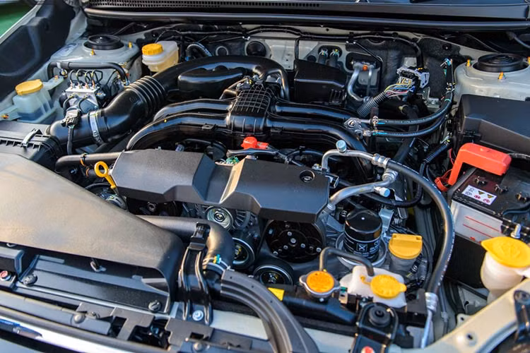 Subaru XV 2016 sở hữu động cơ xăng 4 xy lanh và Hệ Dẫn Động Tất Cả Các Bánh Toàn Thời Gian Đối Xứng. Động cơ Boxer 2.0 đối xứng nằm ngang nổi tiếng của Subaru cho khả năng phản ứng nhanh nhạy, khả năng lái thú vị đồng thời tiết kiệm nhiên liệu tối ưu.