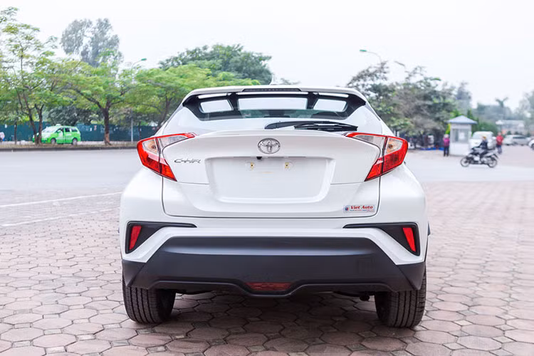 Theo công bố từ hãng xe Nhật Bản, Toyota C-HR thế hệ mới sẽ có mức tiêu hao nhiên liệu trung bình khá ấn tượng, chỉ khoảng từ 4,1 lít/100 km cùng lượng khí thải CO2 ra ngoài môi trường 95g/km.