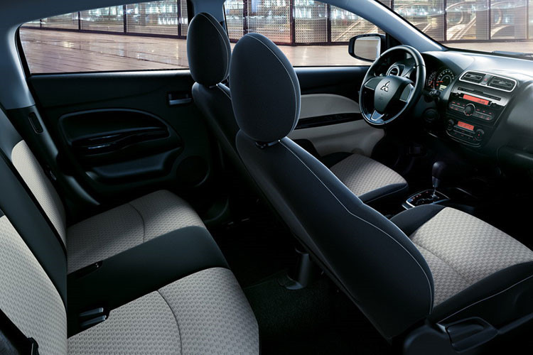 Là phiên bản nâng cấp vòng đời mới, Mirage mới vẫn được nhà sản xuất Mitsubishi giữ nguyên thiết kế tổng thể, nó chỉ được thay đổi nhẹ ở một số chi tiết. Mirage là mẫu xe tốt và luôn được đánh giá cao tại thị trường nước ngoài. Tuy nhiên, nó lại gặp nhiều bất lợi trước các đối thủ cùng phân khúc tại Việt Nam như; thiết kế của xe đơn giản, thô và già cỗi, không chịu làm mới.