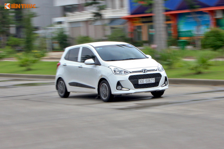 Hyundai Grand i10 hiện có tổng cộng 9 phiên bản khác nhau tại thị trường Việt Nam và phiên bản cao cấp nhất là Grand i10 sedan sẽ sử dụng khối động cơ 1.2L và hộp số tự động 4 cấp, có giá bán 415 triệu đồng.