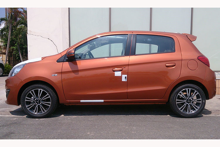 Mẫu hatchback nhỏ này của Mitsubishi (cùng với Attrage) hiện đã được công bố giá bán chính thức cho dù tới đây mới chính thức thông quan. Phiên bản rẻ nhất của mẫu xe này có giá bán 380 triệu đồng sử dụng động cơ 1.2L đi kèm hộp số sàn 5 cấp, trong khi phiên bản cao cấp dùng hộp số CVT có giá bán 450 triệu đồng.