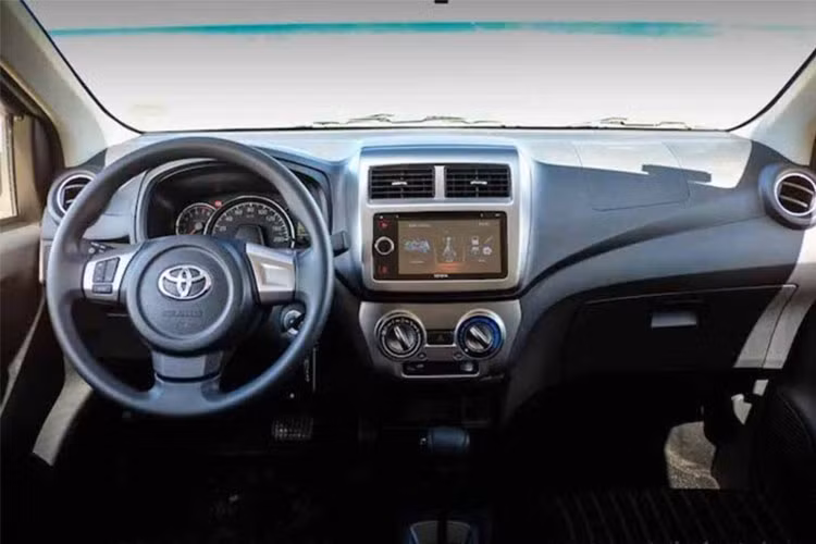 Phiên bản Toyota Wigo tại Việt Nam sở hữu động cơ 1KR-FE, 3 xy lanh, 12 van phun xăng điện tử, dung tích 1.0 L. Công suất 65 mã lực tại vòng tua 6.000 rpm và mô-men xoắn cực đại 89 Nm tại 4.400 rpm. Phiên bản cao nhất của xe sẽ được trang bị hộp số tự động 4 cấp, trong khi các bản còn lại dùng hộp số sàn 5 cấp. Dòng xe này chỉ có duy nhất lựa chọn hệ dẫn động cầu trước