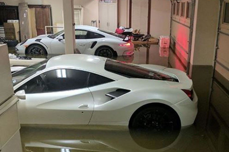 Xot xa nhin hang chuc sieu xe bi nuoc lu nhan chim sau lu lut-Hinh-2