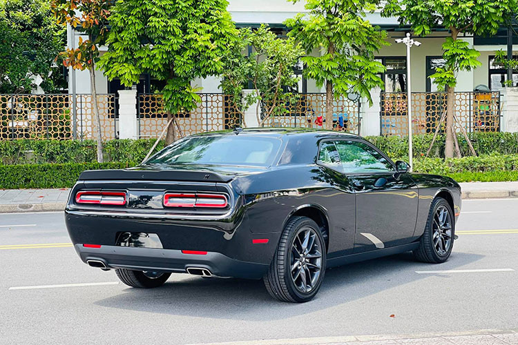 Là phiên bản tiêu chuẩn nên Dodge Challenger GT 2021 sử dụng động cơ xăng V6 dung tích 3.6L cho công suất cực đại 305 mã lực và mô-men xoắn 363 Nm. Cỗ máy trên kết hợp số tự động 8 cấp và hệ dẫn động 4 bánh. Ngoài ra, khách hàng còn có thêm lựa chọn phiên bản cao cấp với động cơ V8 dung tích 6.2L cho công suất đến 717 mã lực.