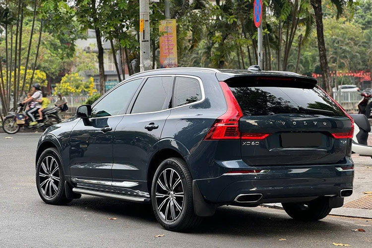 Một điểm đáng chú ý trên phiên bản nhập Thụy Điển là hệ thống treo khí nén, giúp tăng cường sự êm ái khi vận hành. Hệ thống này còn có thể nâng/hạ gầm xe để hỗ trợ việc bốc dỡ hàng hóa hoặc di chuyển trên địa hình xấu. Theo đánh giá từ một số người dùng, phiên bản nhập Thụy Điển cho cảm giác lái đầm chắc hơn và cách âm tốt hơn so với bản nhập Malaysia.