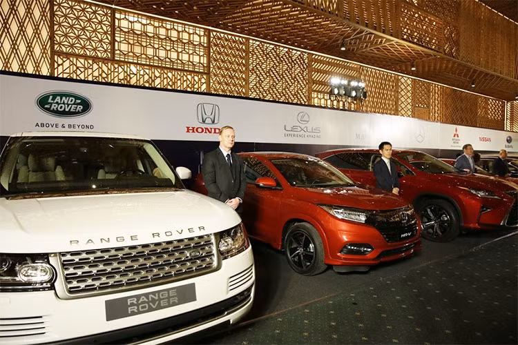  Triển lãm ôtô Việt Nam 2018 (VMS) dù thiếu vắng đi nhiều thương hiệu nổi tiếng là Bentley, Lamborghini, Aston Martin hay Hyundai và các mẫu xe của Thaco... nhưng với những mẫu xe được các hãng tiết lộ sẽ mang đến triển lãm ôtô lớn nhất trong năm 2018 này hứa hẹn sẽ nhận được sự quan tâm của giới truyền thông cũng như khách tham quan.