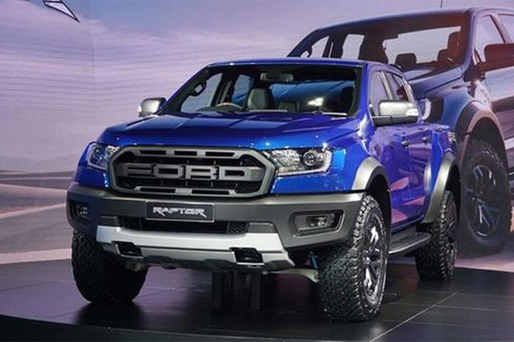 Tại VMS 2018, Ford không chỉ có Ranger 2019 mà còn xuất hiện chiếc Ranger Raptor. Mẫu bán tải này được trang bị động cơ EcoBlue, dung tích 2.0 lít, tăng áp kép, sở hữu công suất tối đa 213 mã lực cùng mô-men xoắn cực đại 500 Nm. Ford Ranger Raptor được trang bị hộp số tự động 10 cấp. Mức giá dự kiến tại Việt Nam vào khoảng 1,2 tỷ đồng.