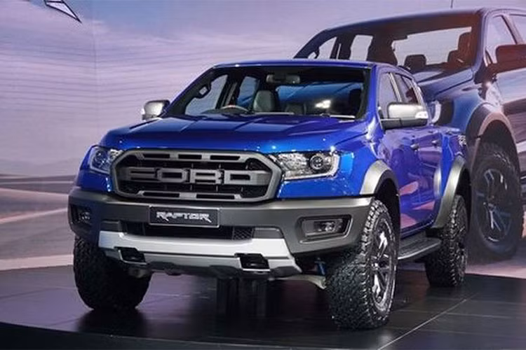 Tại VMS 2018, Ford không chỉ có Ranger 2019 mà còn xuất hiện chiếc Ranger Raptor. Mẫu bán tải này được trang bị động cơ EcoBlue, dung tích 2.0 lít, tăng áp kép, sở hữu công suất tối đa 213 mã lực cùng mô-men xoắn cực đại 500 Nm. Ford Ranger Raptor được trang bị hộp số tự động 10 cấp. Mức giá dự kiến tại Việt Nam vào khoảng 1,2 tỷ đồng.