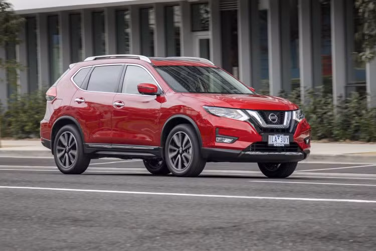 Tại triển lãm VMS 2018, tâm điểm của gian hàng Nissan có thể kể đến chiếc X-Trail V-series dành riêng cho thị trường Việt Nam. Hiện các thông tin về mẫu xe này chưa được hãng Nissan hé lộ. Giá bán Nissan X-Trail tại Việt Nam dao động từ 889 triệu đồng cho đến 1,036 tỷ đồng.