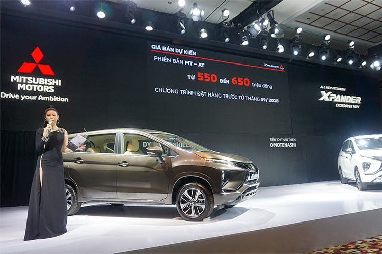 Mitsubishi Xpander đã ra mắt giới truyền thông Việt vào đầu tháng 8 vừa qua với mức giá bán dự kiến từ 550 triệu đồng đến 650 triệu đồng cho 2 phiên bản số sàn và số tự đồng. Theo một nguồn tin nội bộ của hãng xe Nhật Bản này, khi công bố mức giá chính thức của Xpander tại triển lãm VMS 2018 sẽ được cho thấp hơn cả giá dự kiến.