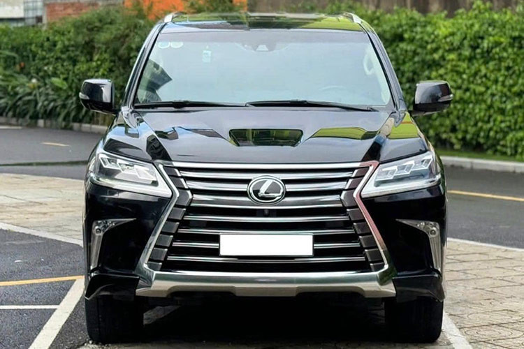 Như vậy, sau khoảng 8 năm sử dụng chiếc SUV hạng sang Lexus LX570 đời 2016 này mất giá khoảng hơn 4 tỷ đồng. Theo các chuyên gia, thì đây là một chiếc SUV hạng sang đáng mua trong tầm giá so với các đối thủ.