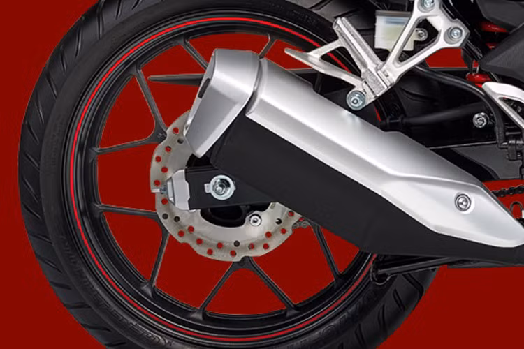 Phiên bản tem màu mới tiếp tục được trang bị khối động cơ mạnh mẽ với hệ thống phun xăng điện tử PGM-FI 150cc 4 kỳ xi lanh đơn kết hợp cùng hộp số 6 cấp, cam đôi DOHC 4 van làm mát bằng dung dịch, sản sinh công suất tối đa 11,5 kW tại 9.000 vòng/phút, mô-men xoắn cực đại 13,5 Nm tại 6.500 vòng/phút.