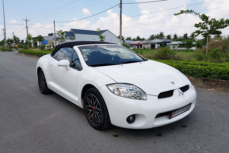 Mẫu xe mui trần Mitsubishi Eclipse được đánh giá là một trong những dòng xe biểu trưng cho những chiếc xe thể thao của thương hiệu ôtô Nhật Bản trong thập niên trước đây. Đây cũng là một dòng xe được xem là "hàng hiếm" trên thị trường xe cũ Việt Nam.