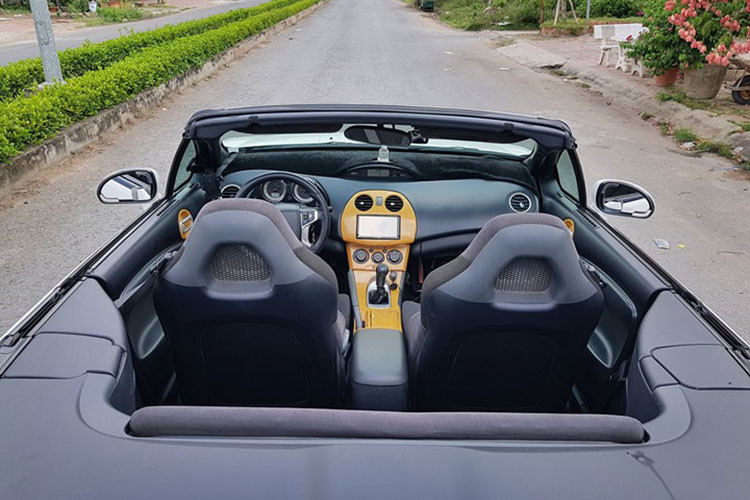 Khối động cơ trên Mitsubishi Eclipse GS 2008 sử dụng là 2.4L 4 xy-lanh và chỉ cung cấp công suất đầu ra vỏn vẹn 162 mã lực, đi kèm hộp số tự động 6 cấp và hệ dẫn động cầu trước. Theo nhiều người dùng, mẫu xe này sau một thời gian sử dụng "uống" khoảng 10-12lít xăng/100km.