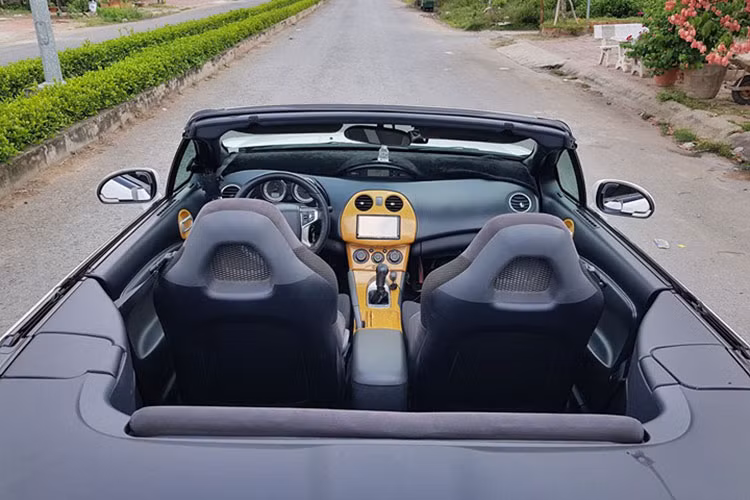 Khối động cơ trên Mitsubishi Eclipse GS 2008 sử dụng là 2.4L 4 xy-lanh và chỉ cung cấp công suất đầu ra vỏn vẹn 162 mã lực, đi kèm hộp số tự động 6 cấp và hệ dẫn động cầu trước. Theo nhiều người dùng, mẫu xe này sau một thời gian sử dụng "uống" khoảng 10-12lít xăng/100km.