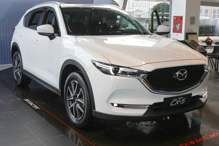 Ra mắt thị trường Việt Nam vào cuối năm 2017, Mazda CX-5 phiên bản hiện tại là mẫu xe rất ăn khách. Chiếc Mazda CX-5 biển "ngũ quý 6" trong bài viết này thuộc phiên bản 2.5 với giá niêm yết 999 triệu đồng tại Việt Nam. Như vậy, với biển số "ngũ quý 6", sau khi được định giá 3 tỷ đồng, chiếc crossover cỡ C này đã tăng giá thêm gấp 3 lần.