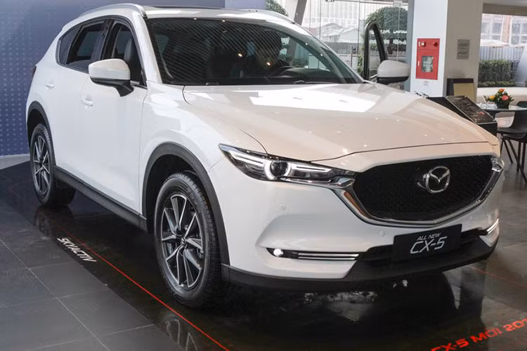 Ra mắt thị trường Việt Nam vào cuối năm 2017, Mazda CX-5 phiên bản hiện tại là mẫu xe rất ăn khách. Chiếc Mazda CX-5 biển "ngũ quý 6" trong bài viết này thuộc phiên bản 2.5 với giá niêm yết 999 triệu đồng tại Việt Nam. Như vậy, với biển số "ngũ quý 6", sau khi được định giá 3 tỷ đồng, chiếc crossover cỡ C này đã tăng giá thêm gấp 3 lần.