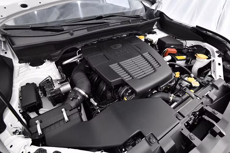 Tất cả các phiên bản Subaru Forester 2019 đều được trang bị động cơ Boxer 4 xi-lanh, dung tích 2,5 lít, sản sinh công suất tối đa 182 mã lực. Động cơ được tích hợp công nghệ Auto Stop/Start, kết hợp với hộp số biến thiên vô cấp Lineartronic CVT và hệ dẫn động 4 bánh toàn thời gian Symmetrical nổi tiếng. Theo hãng Subaru, động cơ kể trên giúp Forester 2019 tiêu thụ lượng xăng 7,1 lít/100 km trên cao tốc.