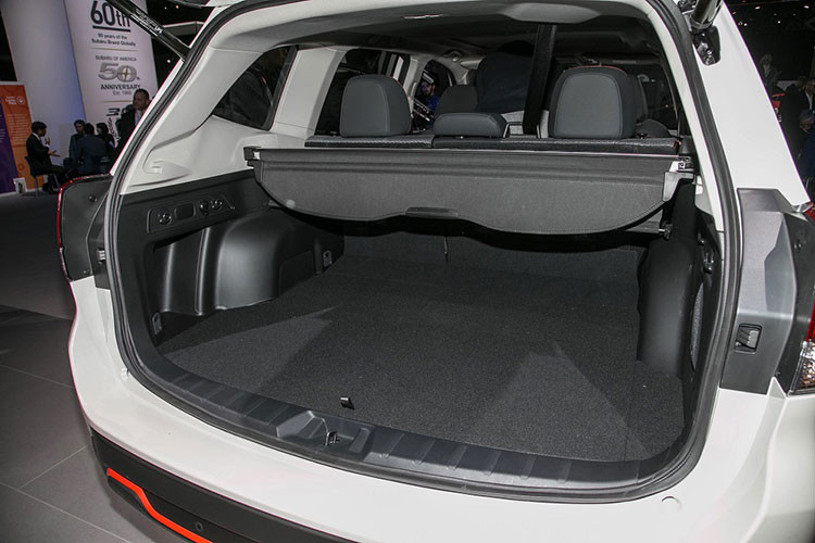 Hệ thống thông tin giải trí của xe đi kèm màn hình 6,5 inch mới, tương thích Apple CarPlay, Android Auto, radio vệ tinh SiriusXM và những ứng dụng khác như Pandora. Ở bản cao cấp hơn, Subaru Forester 2019 có màn hình cảm ứng 8 inch và hệ thống định vị TomTom.