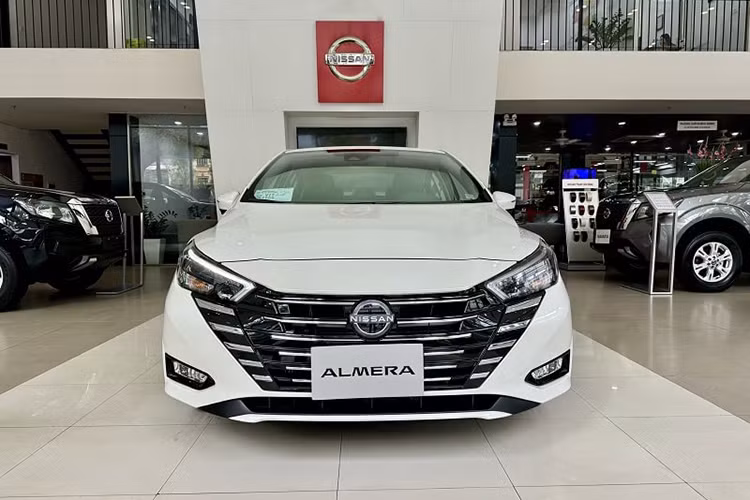 Nissan Almera va Navara tai Viet Nam giam gia gan 70 trieu dong