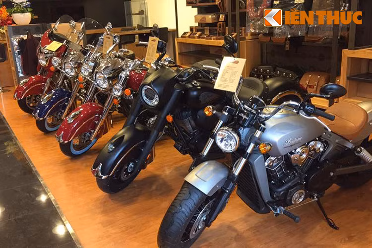 Victory và Indian Motorcycles đều đang nằm dưới sự quản lý của tập đoàn môtô Mỹ Polaris. Việc cả 2 thương hiệu lừng danh nước Mỹ này chính thức bước chân vào thị trường Việt Nam đã một lần nữa cho thấy nhu cầu ngay càng cao đối với các dòng môtô phân khối lớn của người tiêu dùng.