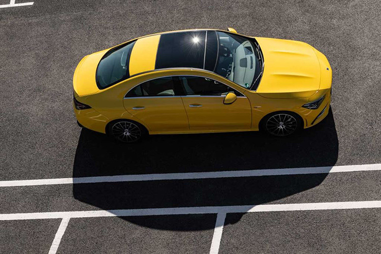 Khối động cơ 4 xi-lanh M260 trên CLA 35 4MATIC với phần vỏ được chế tạo từ hợp kim nhôm đúc nhằm giảm trọng lượng tối đa, ngoài ra còn được tích hợp hàng loạt công nghệ hiện đại như tính năng điều khiển van biến thiên CAMTRONIC, hệ thống quản lý nhiệt thông minh, kim phun Piezo cho phép đánh lửa đa tia với độ chính xác cao,….