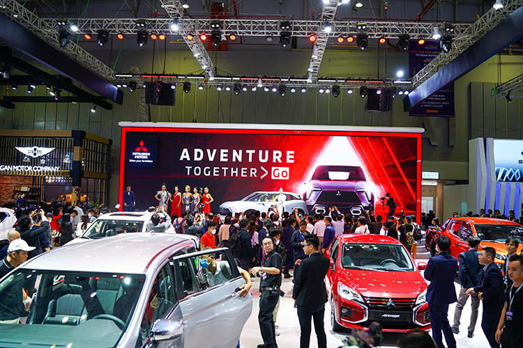 Mitsubishi Motors Việt Nam tham gia Triển lãm VMS 2022 với thông điệp “Adventure Together > Go” - tự hào đồng hành trên những chuyến phiêu lưu đầy hứng khởi cùng gia đình Việt. Bên cạnh đó là những cam kết lâu dài về mục tiêu đa dạng hoá dải sản phẩm, nâng tầm chất lượng dịch vụ, mang đến trải nghiệm thoải mái, an toàn và an tâm cho khách hàng trên mọi cung đường.