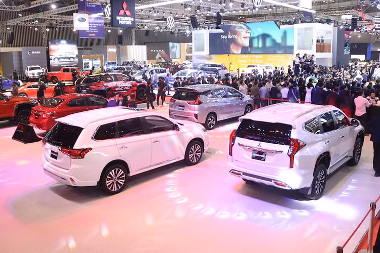 Đến với khu trưng bày của Mitsubishi Motors Việt Nam tại VMS 2022, ngoài những mẫu xe thương mại đang bán ra tại thị trường Việt Nam, khách hàng sẽ được chiêm ngưỡng mẫu xe Mitsubishi XFC Concept - mẫu SUV cỡ nhỏ thế hệ mới vừa được Mitsubishi Motors ra mắt toàn cầu vào ngày 19/10/2022 tại Việt Nam.