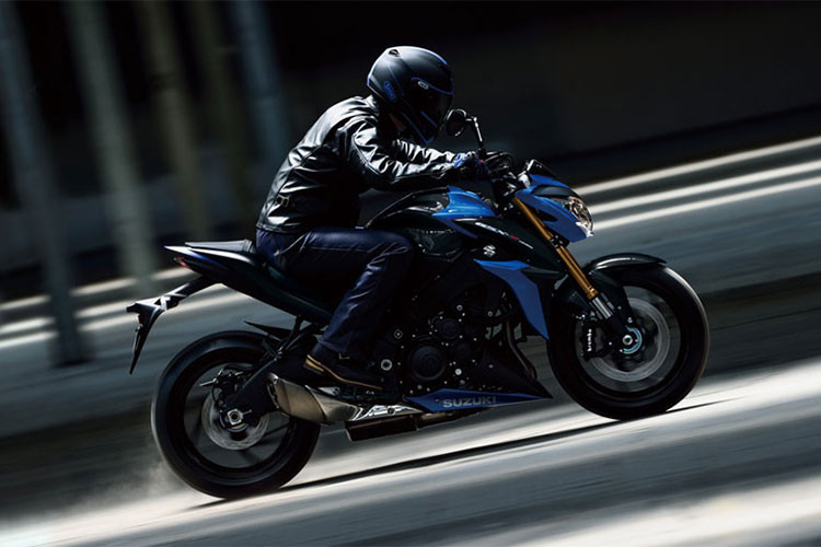 Tại thị trường Châu Âu, phiên bản đặc biệt Suzuki GSX-S1000 Team Suzuki sẽ được bán với giá 13.599 EUR (tương đương 359 triệu đồng), chỉ đắt hơn phiên bản tiêu chuẩn 900 EUR (tương đương 2,4 triệu). Trong khi đó phiên bản Evo có giá 13.799 EUR (tương đương 364 triệu đồng).