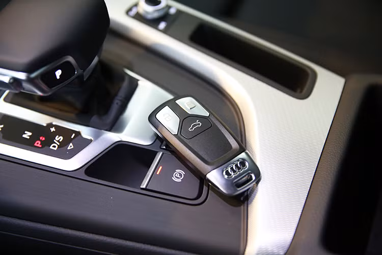 Audi A5 Sportback thế hệ mới có tổng cộng 5 phiên bản động cơ khác nhau, trong đó có 2 bản chạy xăng và 3 bản diesel. Trên thực tế, chiếc xe được trang bị tổng cộng 3 loại động cơ là xăng 2.0l 4 xi-lanh tăng áp, xăng 4 xi-lanh 3.0 tăng áp và diesel 3.0l tăng áp, với công suất dao động từ 187 tới 350 mã lực.