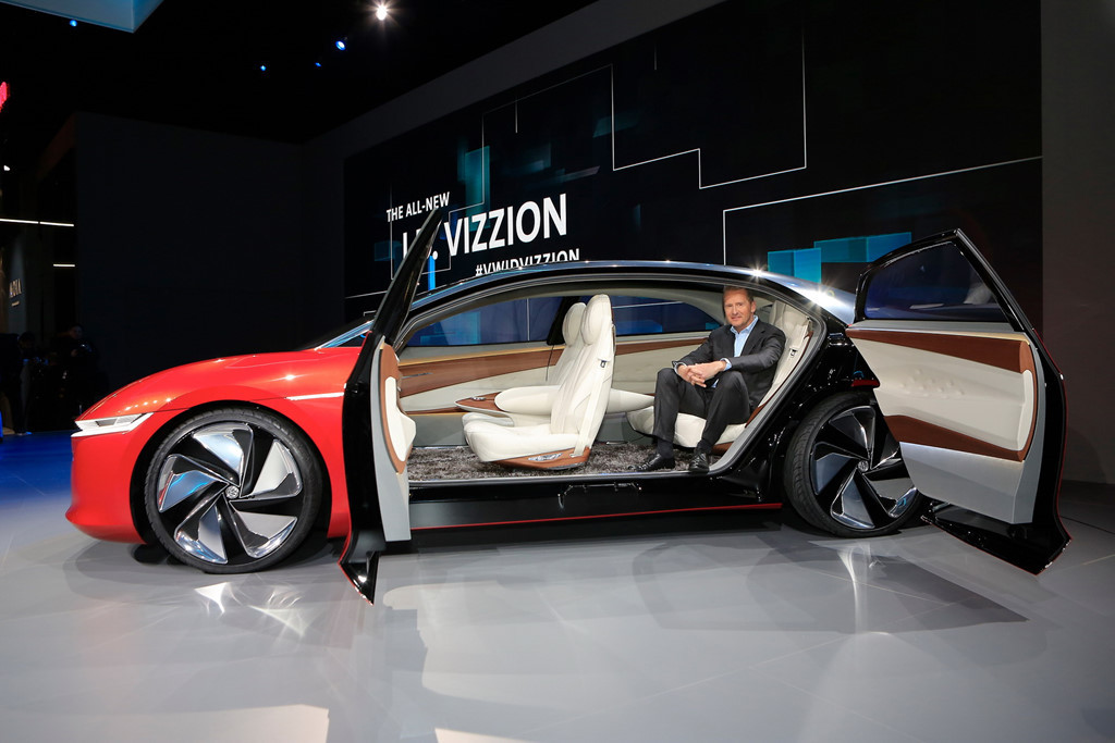 Theo đại diện Volkswagen cho biết: "Chúng tôi sẽ giới thiệu mẫu xe này vào năm 2022 với vai trò là chiếc sedan hàng đầu trong dòng ID, với buồng lái và tay lái ID sáng tạo. Mẫu xe này là bước chuẩn bị cho dòng xe tự lái hoàn toàn. Từng bước, nó sẽ làm giảm dần sự điều khiển của người lái và thực hiện các nhiệm vụ mà hành khách mong muốn". 