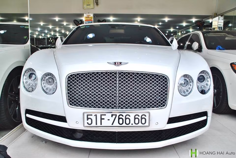 Bentley Flying Spur V8 biển số "tứ quý" 6 đang được một công ty nhập khẩu tư nhân quận 5 rao bán được sản xuất cuối năm 2015 và số VIN của năm 2016. Hiện chưa rõ mức giá bán của chiếc Bentley Flying Spur V8 biển số "tứ quý" 6, chỉ biết rằng, lúc mới về nước, mẫu xe siêu sang này được chào bán chính hãng hơn 10 tỷ đồng.