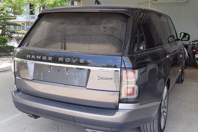 Đến nay, chiếc Range Rover SVAutobiography mới này đã bị bắt gặp lăn bánh ở tỉnh Hà Nam và được cho sẽ định cư tại đây. Số lượng dòng xe Range Rover SVAutobiography 2019 tại Việt Nam hiện chỉ đếm trên đầu ngón tay. Vì thế, việc một người yêu xe ở Hà Nam tậu chiếc Range Rover SVAutobiography 2019 đã gây choáng nhiều người.