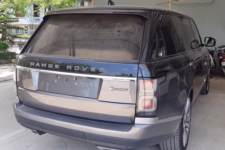 Đến nay, chiếc Range Rover SVAutobiography mới này đã bị bắt gặp lăn bánh ở tỉnh Hà Nam và được cho sẽ định cư tại đây. Số lượng dòng xe Range Rover SVAutobiography 2019 tại Việt Nam hiện chỉ đếm trên đầu ngón tay. Vì thế, việc một người yêu xe ở Hà Nam tậu chiếc Range Rover SVAutobiography 2019 đã gây choáng nhiều người.