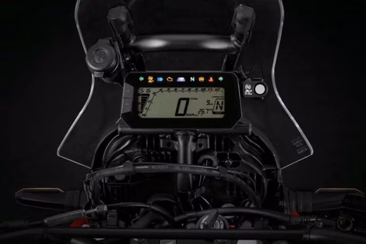 Honda CRF250 Rally 2025 vẫn tiếp tục sử dụng bộ khung từ năm 2021 với khối lượng 152 kg, nhẹ hơn thế hệ đầu tiên (với 157kg). 