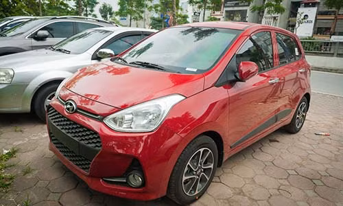 Thue xe tu lai dip Tet chay hang du tang gia gap doi