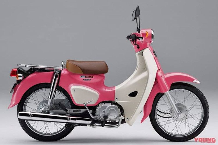 Chiếc Honda Super Cub đặc biệt lần này được tạo ra dựa trên chiếc xe của "Natsumi" - nhân vật chính trong phim. Cũng như vậy, chiếc xe được thiết kế và lựa chọn màu sơn giống như trong phim với màu hồng Pastel "Hot trend".