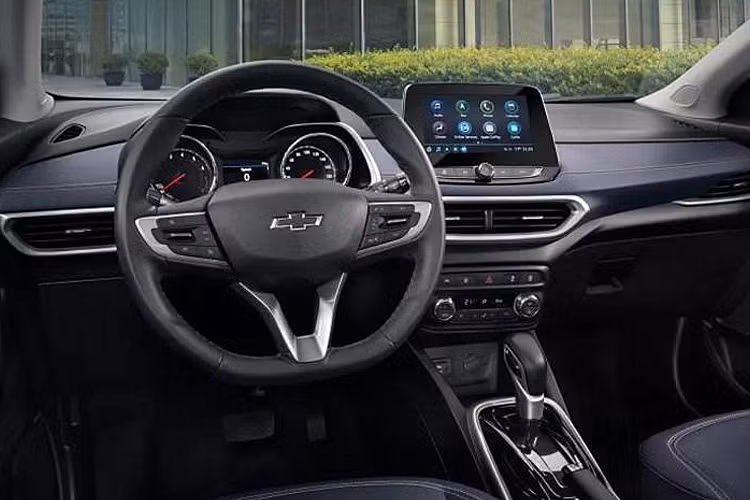 Nội thất của xe được thiết kế khá đơn giản nhưng không đến nỗi nhàm chán. Bên trong mẫu crossover cỡ B này xuất hiện nội thất bọc da phối 2 màu khá thời thượng, cộng thêm cửa sổ trời toàn cảnh làm tăng vẻ sang trọng cho xe.