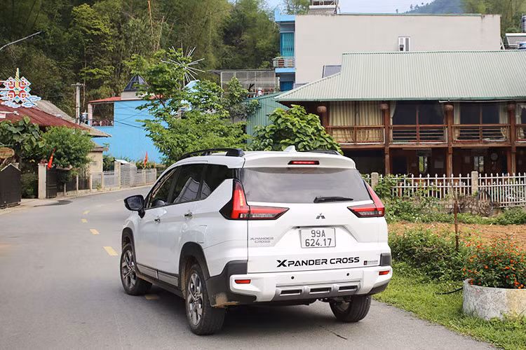 Mitsubishi Xpander Cross 2023 tai Viet Nam - SUV gia dinh 7 cho dang tien-Hinh-2