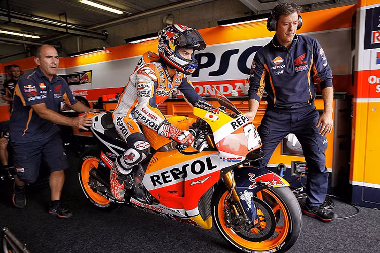 Năm 2016 cũng là một năm sôi động với việc HVN đưa hai tay đua Việt Nam tham dự giải đua Môtô Châu Á (ARRC) 2016. Tại giải đua này, tay đua trẻ Bùi Duy Thông đã dành được vị trí cao nhất tại chặng Suzuka Nhật Bản hạng Asia Dream Cup, đưa Việt Nam lần đầu tiên bước lên bục vinh quang tại một trong những giải đua xe tầm cỡ quốc tế.