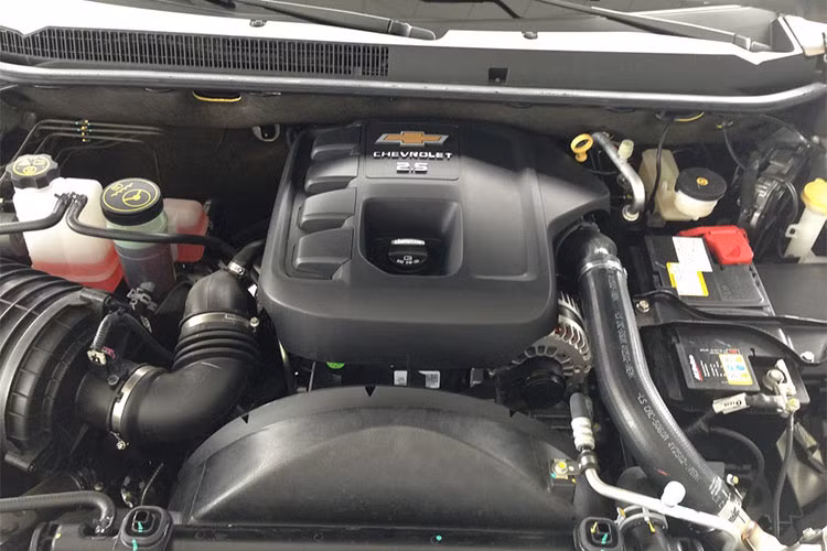 Nhìn chung, các trang bị dành cho phiên bản Colorado số tự động 1 cầu này chỉ dành cho các khách hàng thực dụng, có nhu cầu về một chiếc bán tải số tự động với giá cả hợp lý, tương tự cách mà Nissan đã làm với Navara EL hay Ford ứng dụng cho mẫu Ranger XLS AT.