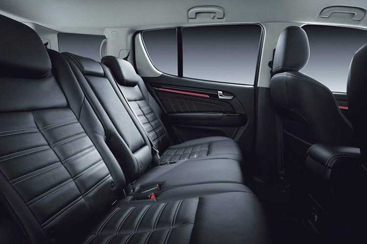 Đặc biệt, mẫu xe Isuzu MU-X Onyx 2019 mới này sẽ được trang bị hệ thống Brake Override System (BOS). Hệ thống này có nhiệm vụ kiểm soát tình trạng xe tăng tốc ngoài kiểm soát do kẹt chân ga.