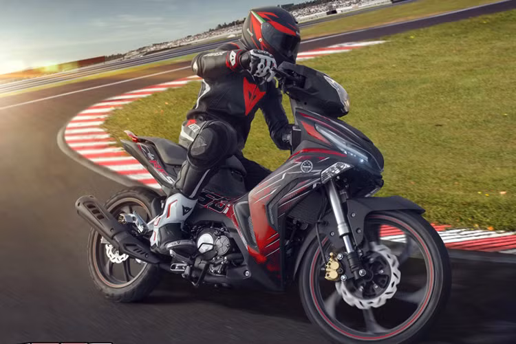 Mức giá bán lẻ dành cho xe Benelli RFS150i tại thị trường Malaysia từ 1.680 USD (khoảng 38 triệu đồng) cho bản tiêu chuẩn và 1.760 USD (khoảng 40 triệu đồng) cho phiên bản cao cấp SE. Đây được cho là mức giá khá "mềm" so với hai ông lớn Yamaha Exciter 150 và Honda Winner 150 nhưng lại được trang bị thêm nhiều đồ chơi hơn.