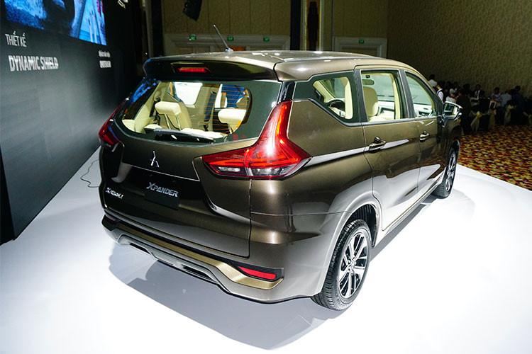 Theo Mitsubishi Việt Nam, hãng sẽ bắt đầu nhận đơn đặt hàng từ tháng 9 tới và giao xe tới tay khách hàng bắt đầu từ tháng 10/2018. Những khách hàng đặt xe trước sẽ nhận bộ phụ kiện chính hãng trị giá 20 triệu đồng.