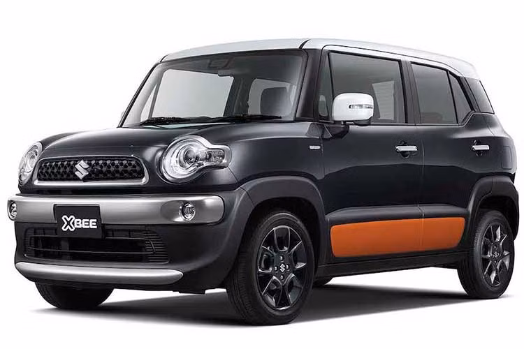 Tuy nhiên khác với những mẫu xe cỡ nhỏ khác trên Thế giới, XBee còn có thêm tùy chọn hệ dẫn động 4 bánh toàn thời gian thay vì chỉ dẫn động cầu trước. Tại Nhật, XBee được bán với giá khởi điểm 1,7658 triệu Yen (tương đương 355 triệu đồng) cho phiên bản rẻ nhất và đạt tới 2,145 triệu Yen (tương đương 431 triệu đồng) cho bản cao cấp nhất.