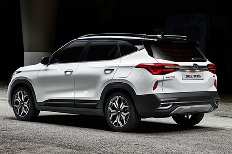 Kia Seltos có tới 3 lựa chọn về động cơ gồm: Động cơ tăng áp 1.6L, sản sinh công suất tối đa 175 mã lực; động cơ nạp khí tự nhiên 2.0L, cho công suất 147 mã lực và khối động cơ diesel 1.6L cho công suất 134 mã lực. Cùng với đó là các lựa chọn về hộp số: Tự động 6 cấp, tự động 7 cấp và CVT. Mẫu xe mới của Kia chắc chắn sẽ gây ấn tượng mạnh về thiết kế và danh sách trang bị hiện đại, tiện nghi.